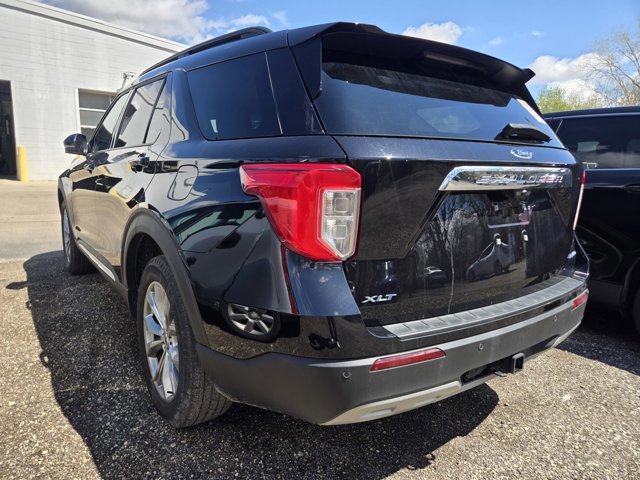 Certified 2024 Ford Explorer XLT w/ Equipment Group 202A AWD/4WD image 3