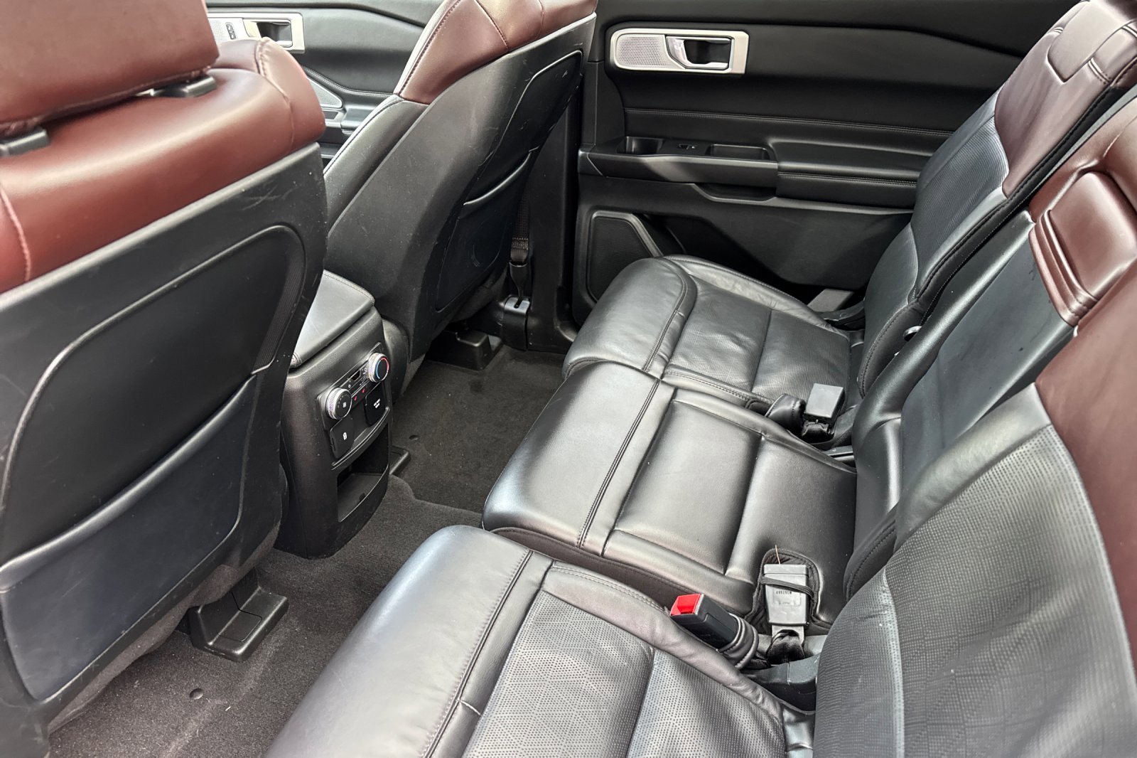 Certified 2020 Ford Explorer Platinum w/ Premium Technology Package AWD/4WD image 12
