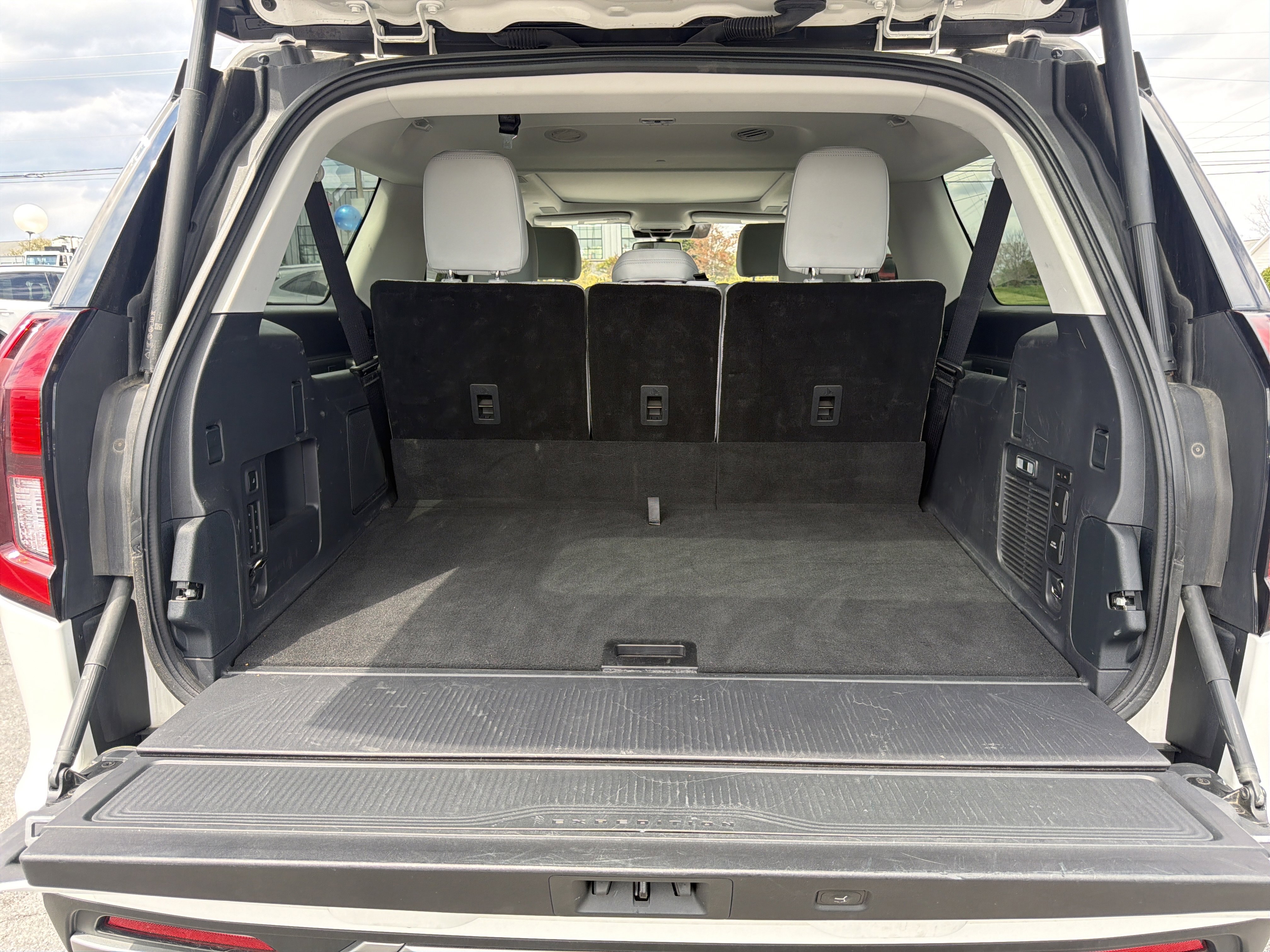 Certified 2025 Ford Expedition Max Platinum w/ Platinum Ultimate Package AWD/4WD video 5