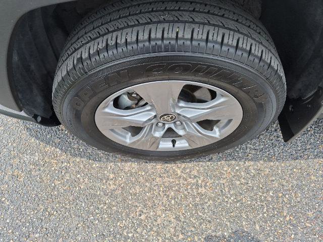 Used 2025 Toyota RAV4 XLE AWD/4WD image 26