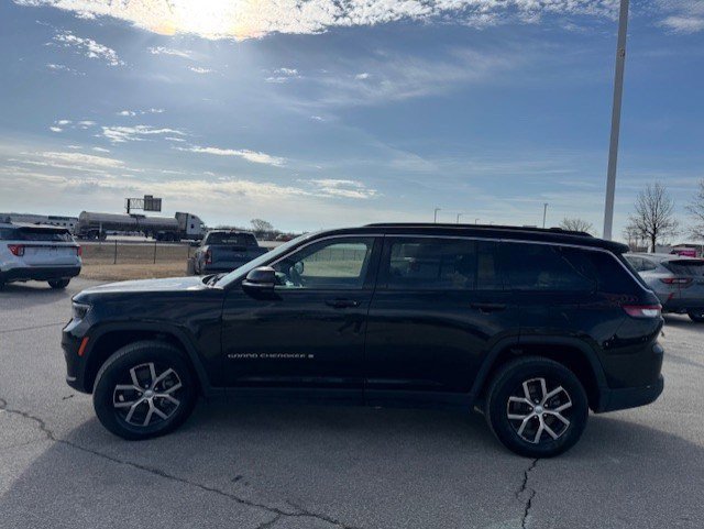 Used 2024 Jeep Grand Cherokee L Limited w/ Luxury Tech Group II image 2