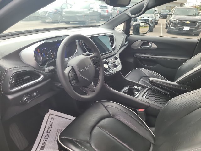 Used 2025 Chrysler Pacifica Limited FWD image 10