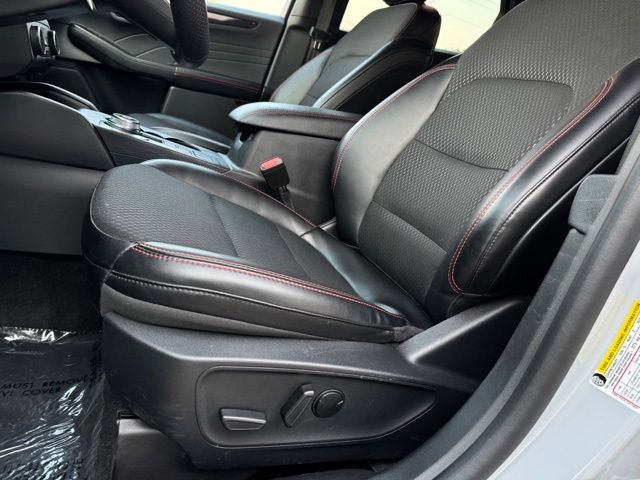 Certified 2025 Ford Escape ST-Line Select AWD/4WD image 6