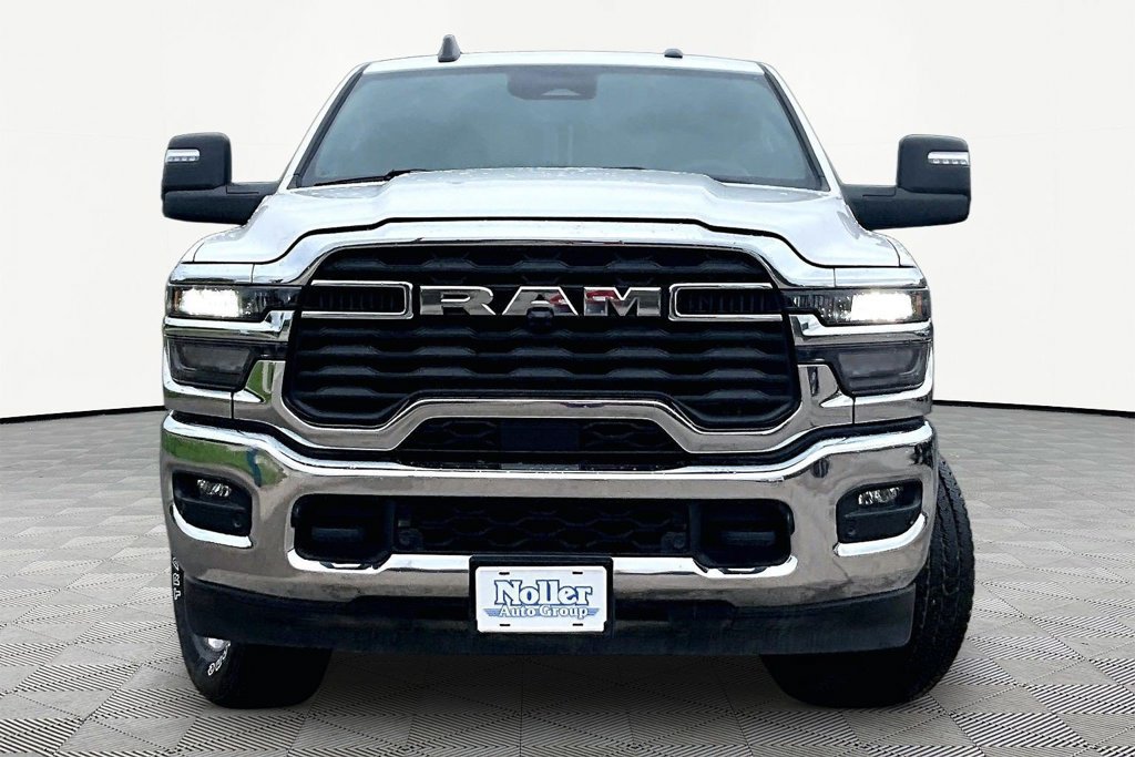 Used 2025 RAM 2500 Lone Star AWD/4WD image 3