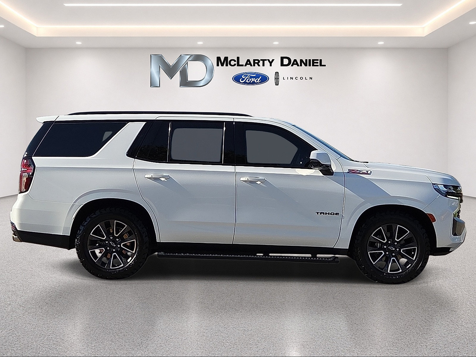 Used 2023 Chevrolet Tahoe Z71 w/ Z71 Off-Road Package AWD/4WD image 6