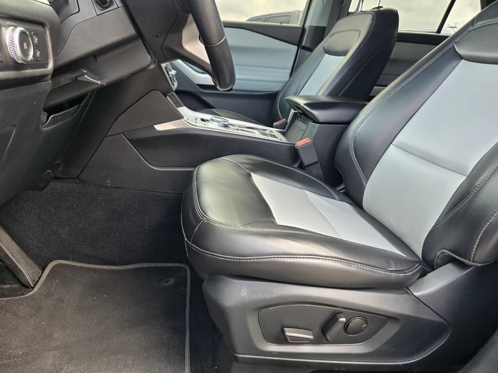 Certified 2022 Ford Explorer XLT w/ Equipment Group 202A RWD image 18