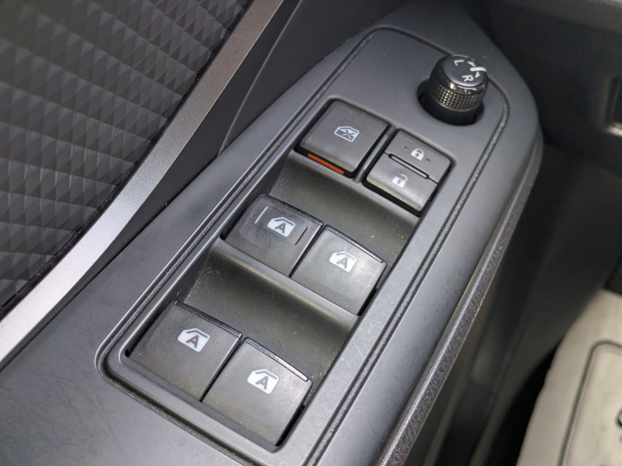 Used 2019 Toyota C-HR LE image 26