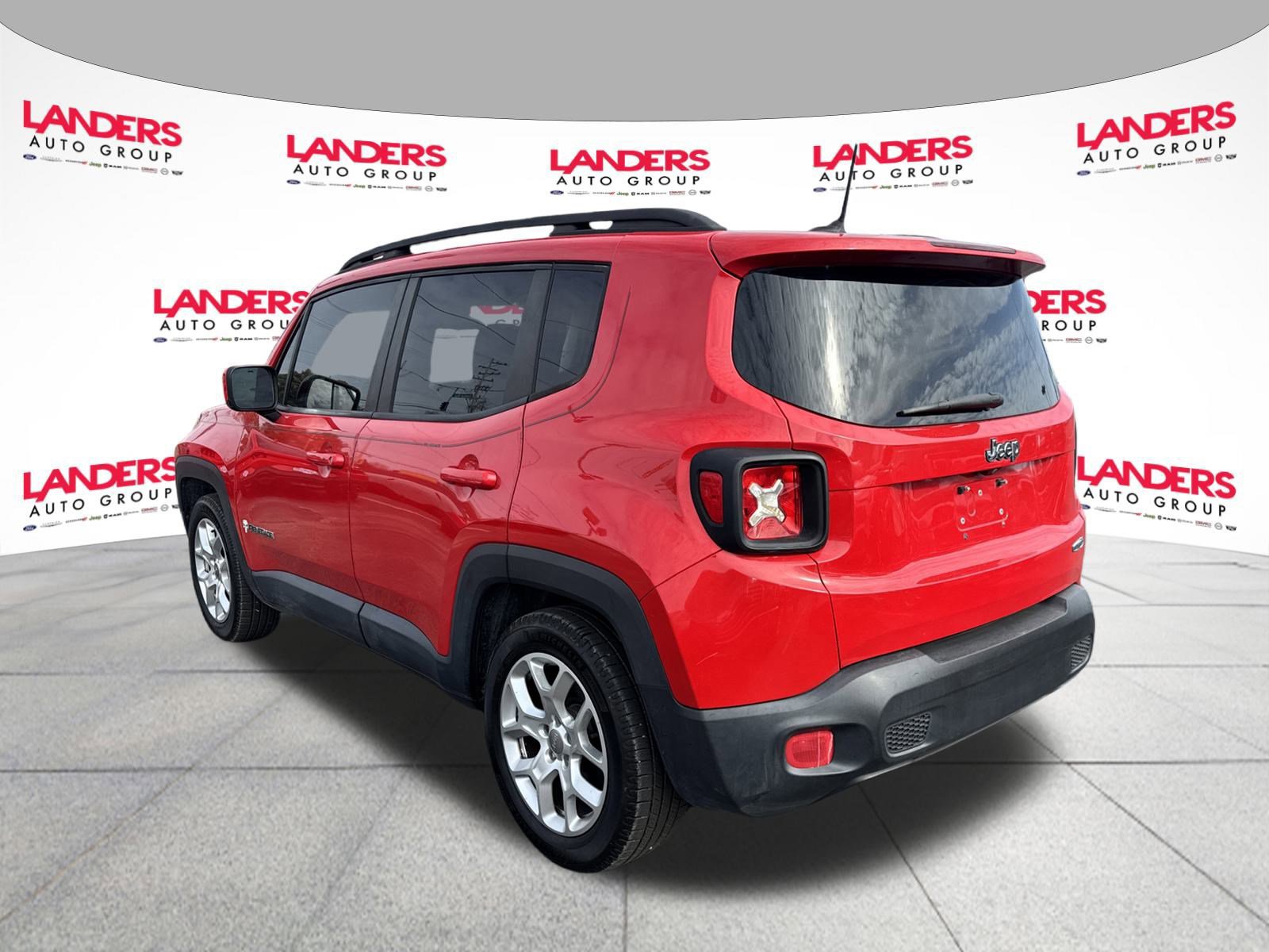 Used 2017 Jeep Renegade Latitude image 3