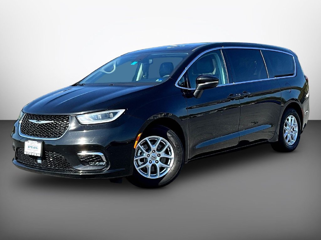 Used 2023 Chrysler Pacifica Touring-L FWD image 3