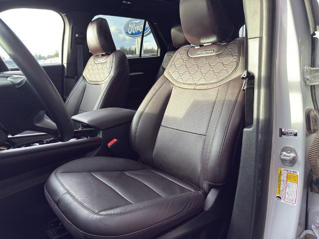 Certified 2025 Ford Explorer Platinum w/ LUX Leather Package image 18