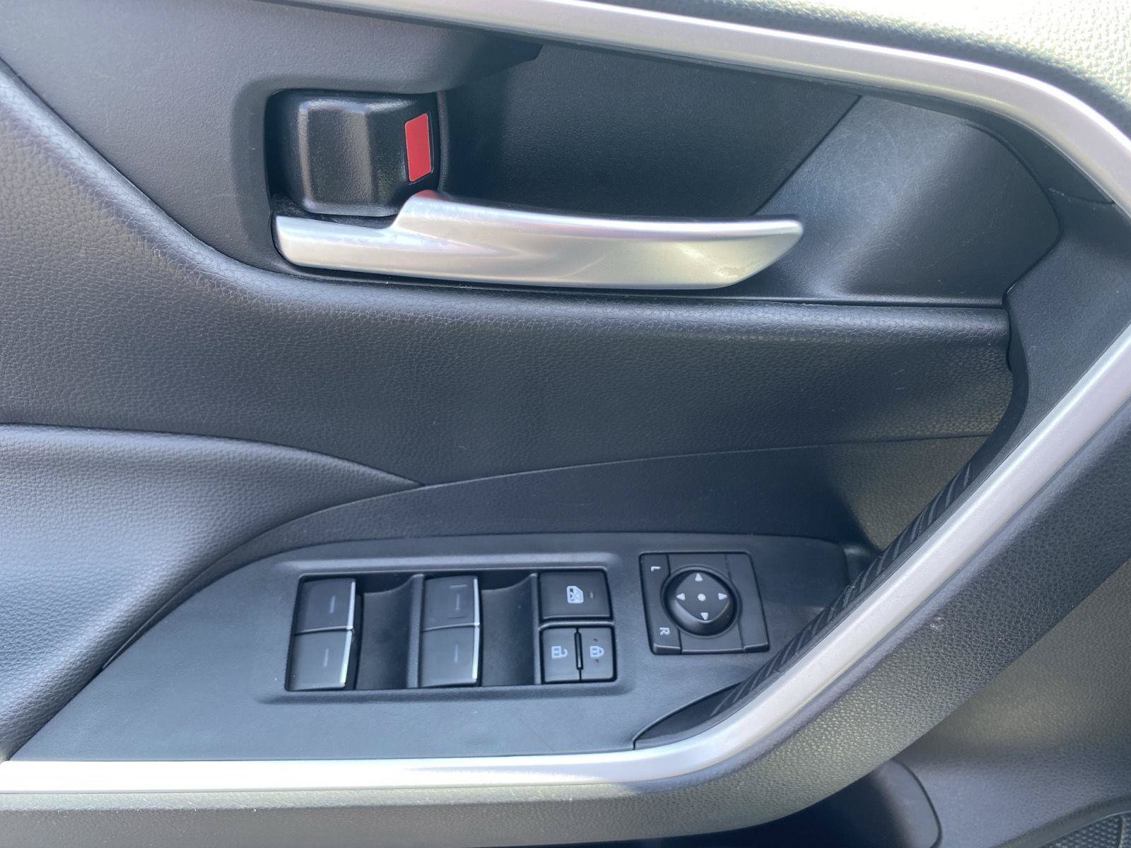Used 2025 Toyota RAV4 XLE AWD/4WD image 13