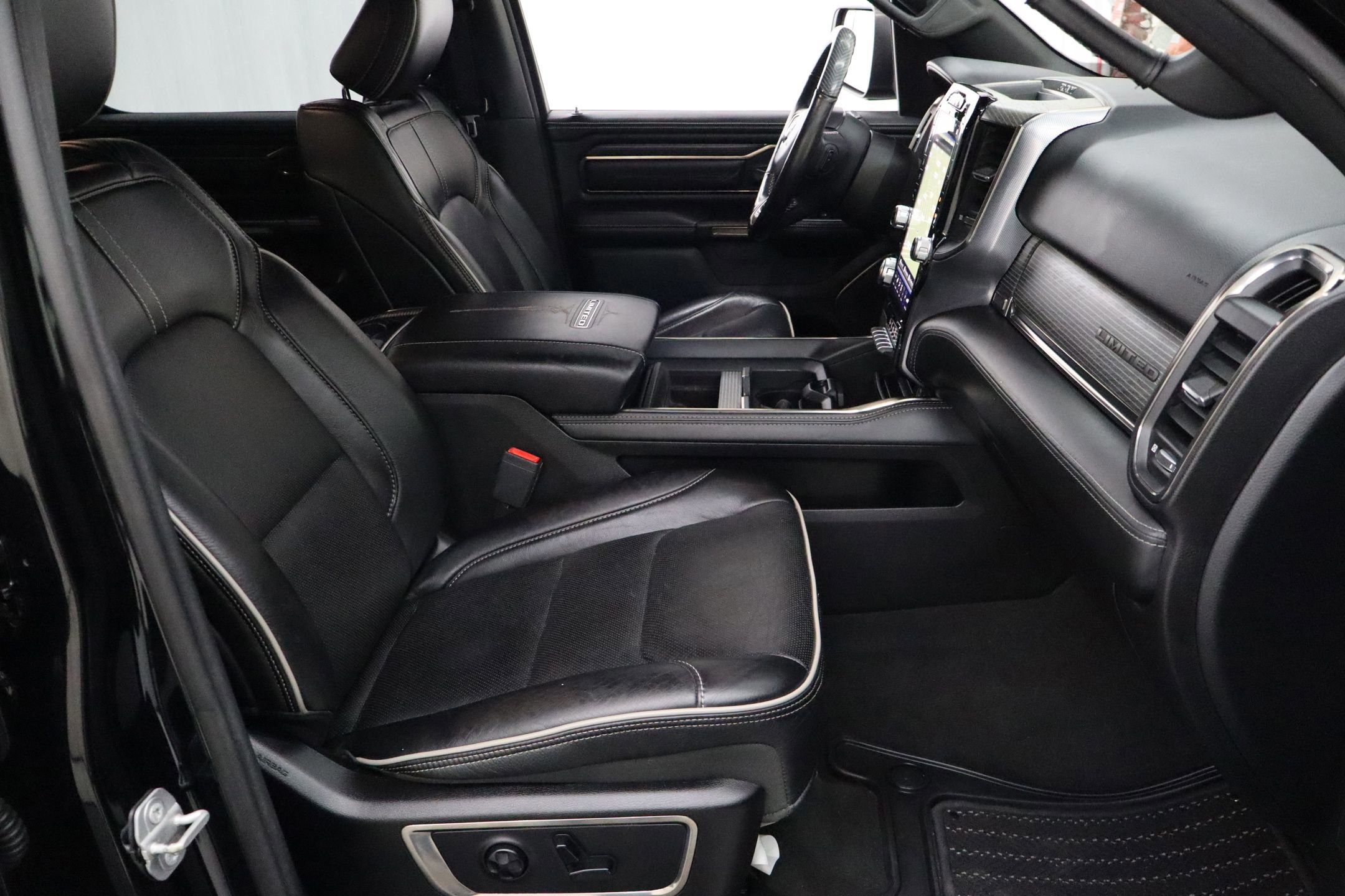 Used 2021 RAM 1500 Limited w/ Body Color Bumper Group image 39