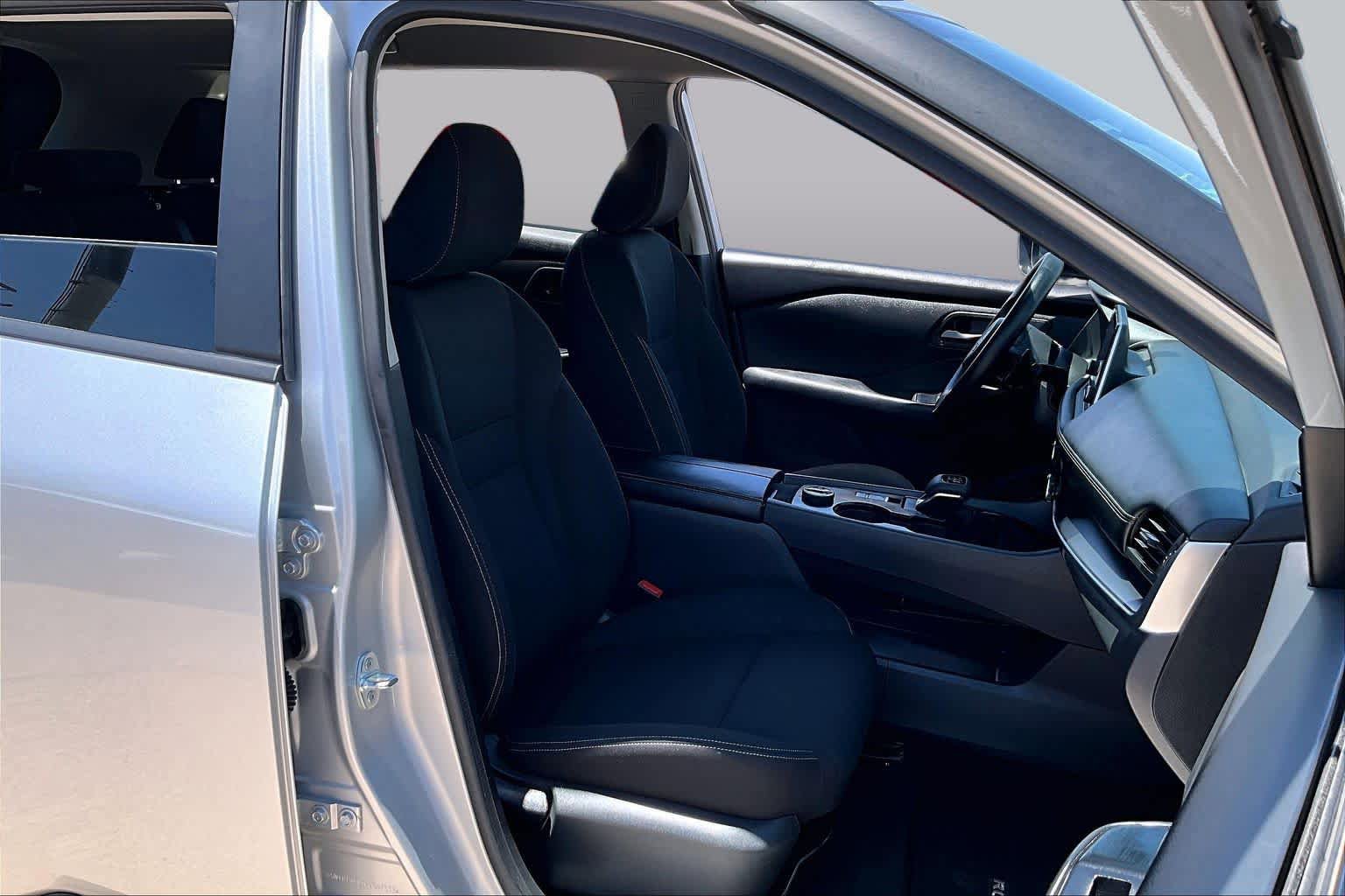Used 2024 Nissan Rogue S AWD/4WD image 9