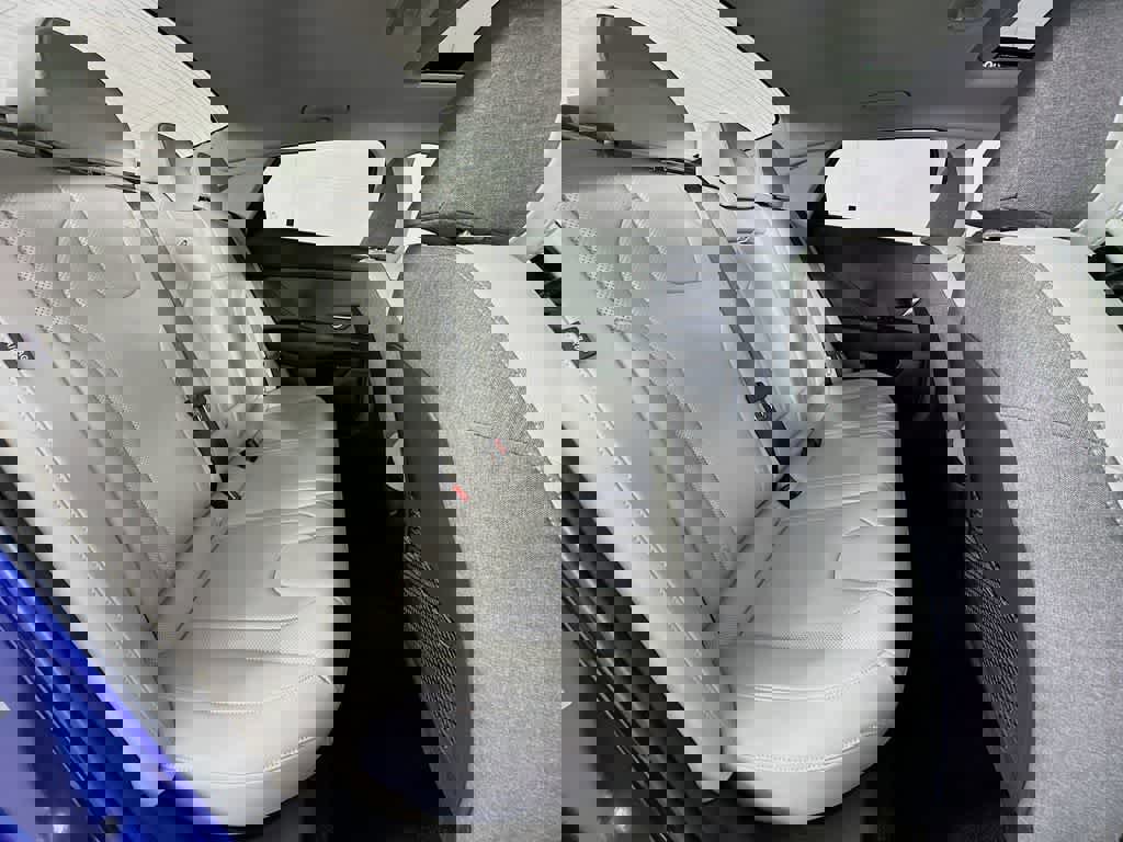 Used 2026 Hyundai Elantra Limited w/ Cargo Package image 31