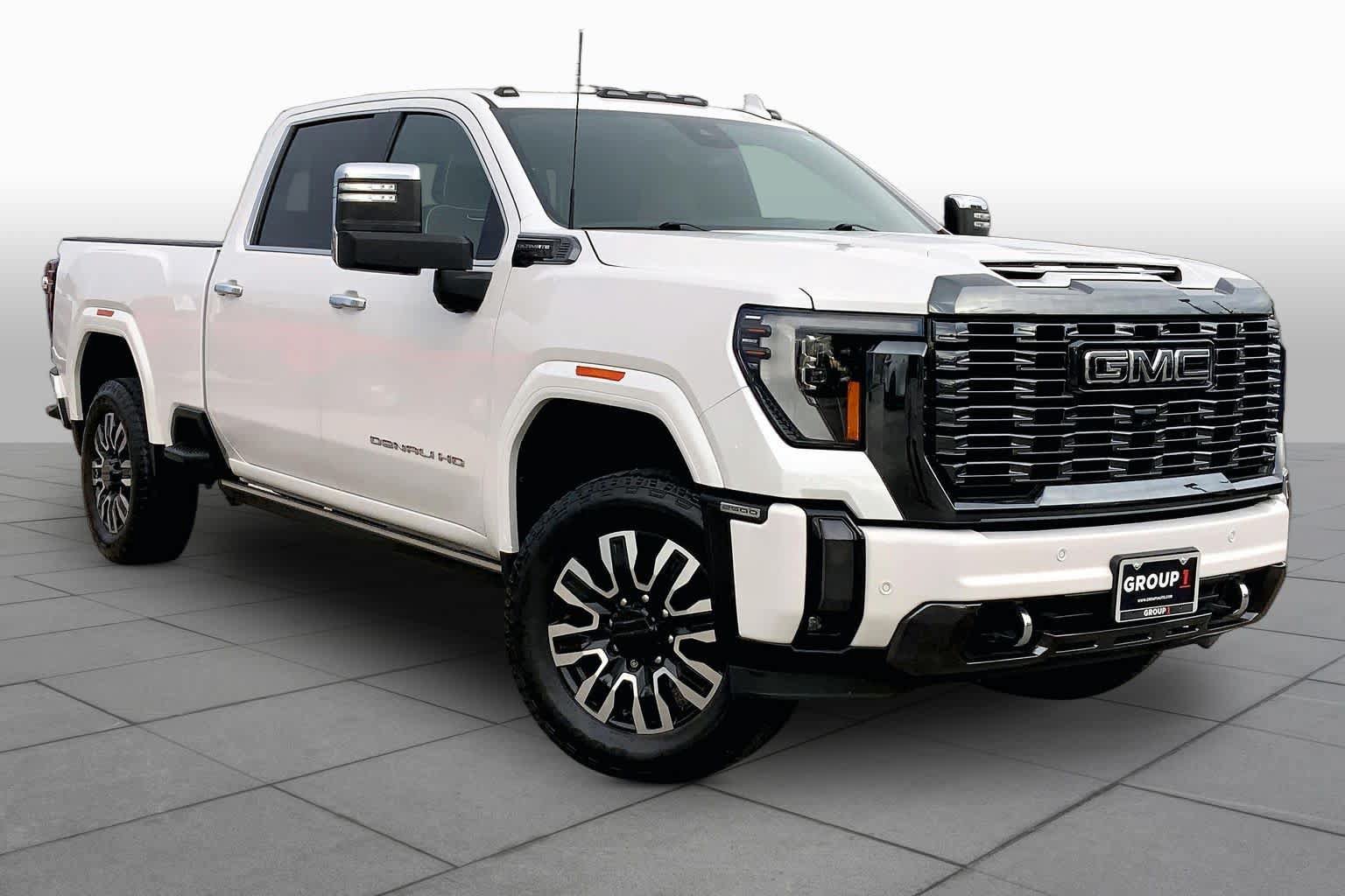 Used 2024 GMC Sierra 2500 Denali Ultimate AWD/4WD image 3