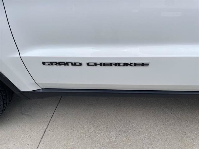 Used 2021 Jeep Grand Cherokee Laredo AWD/4WD image 37