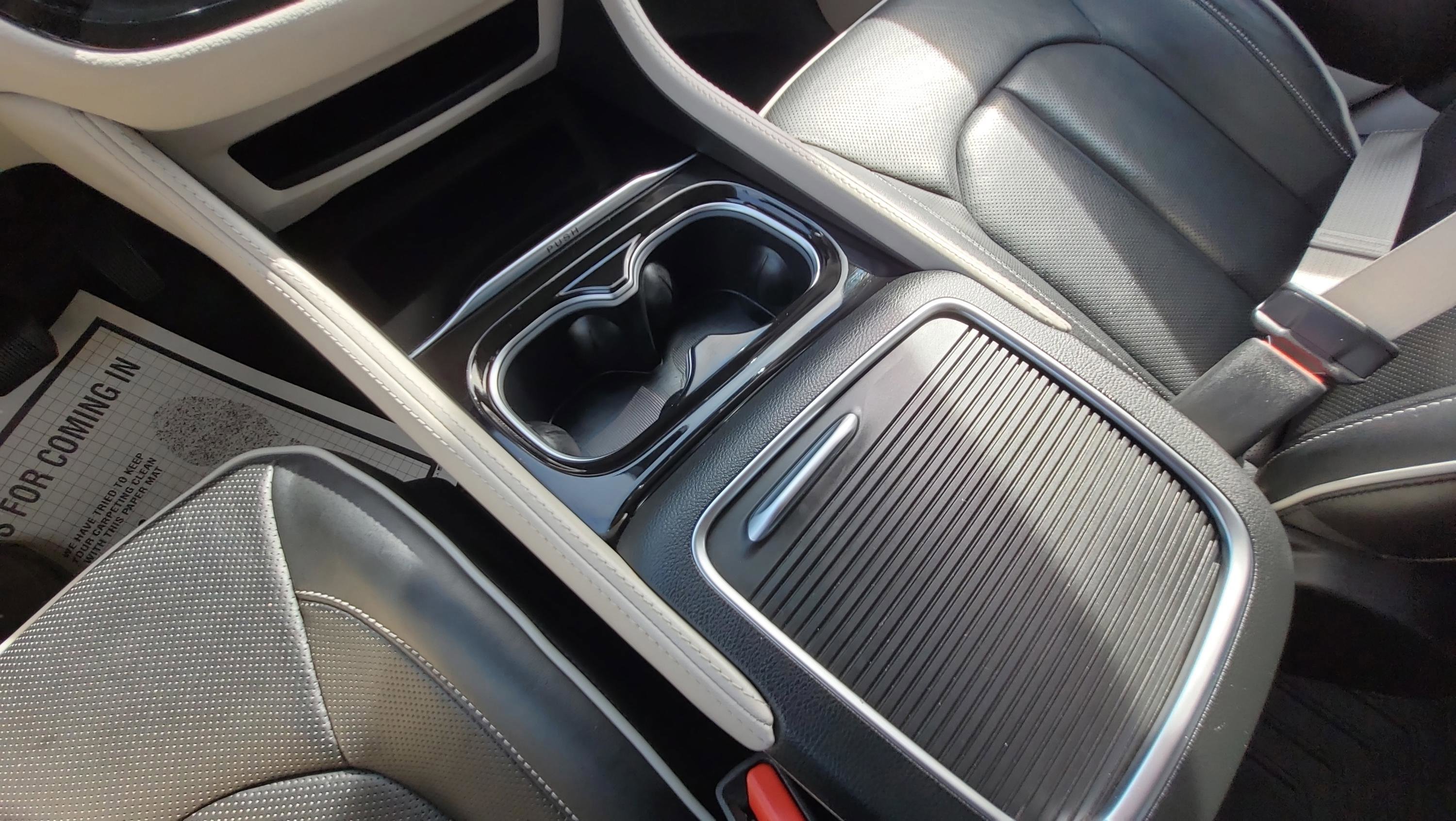 Used 2023 Chrysler Pacifica Limited image 21