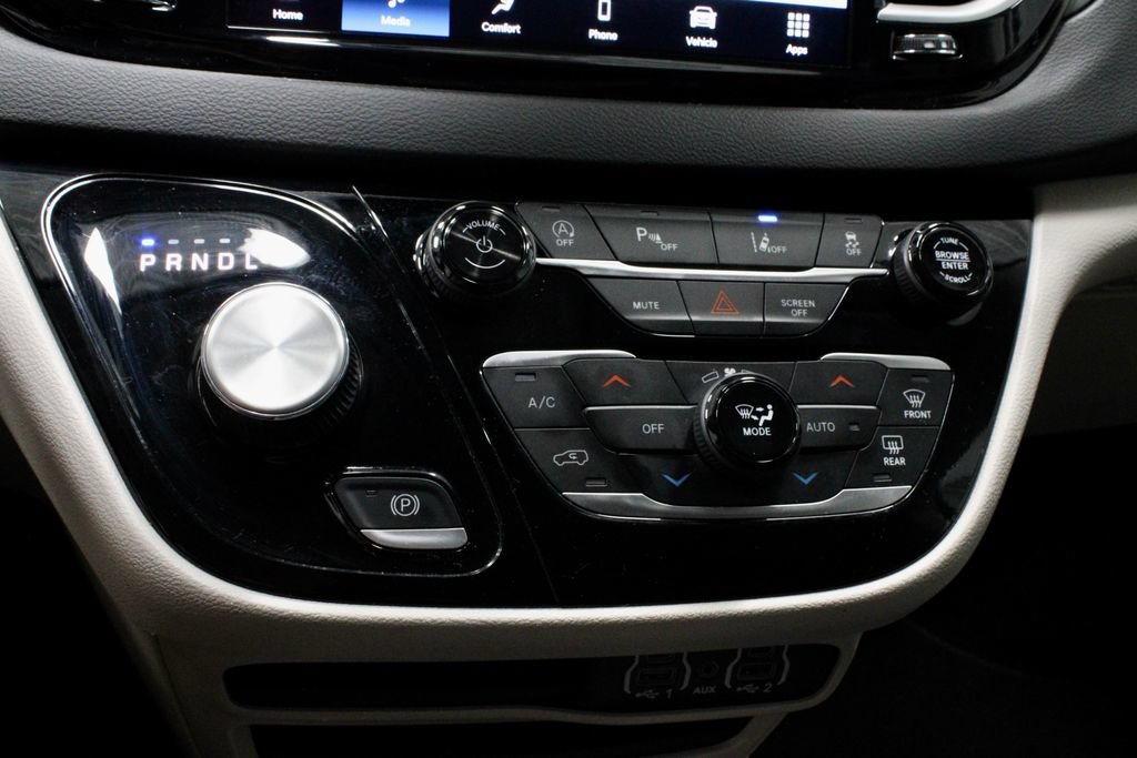 Used 2024 Chrysler Pacifica Touring-L FWD image 30