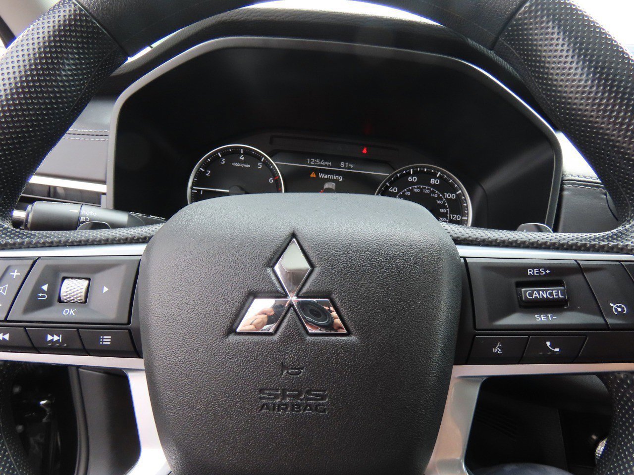 Used 2024 Mitsubishi Outlander ES image 27