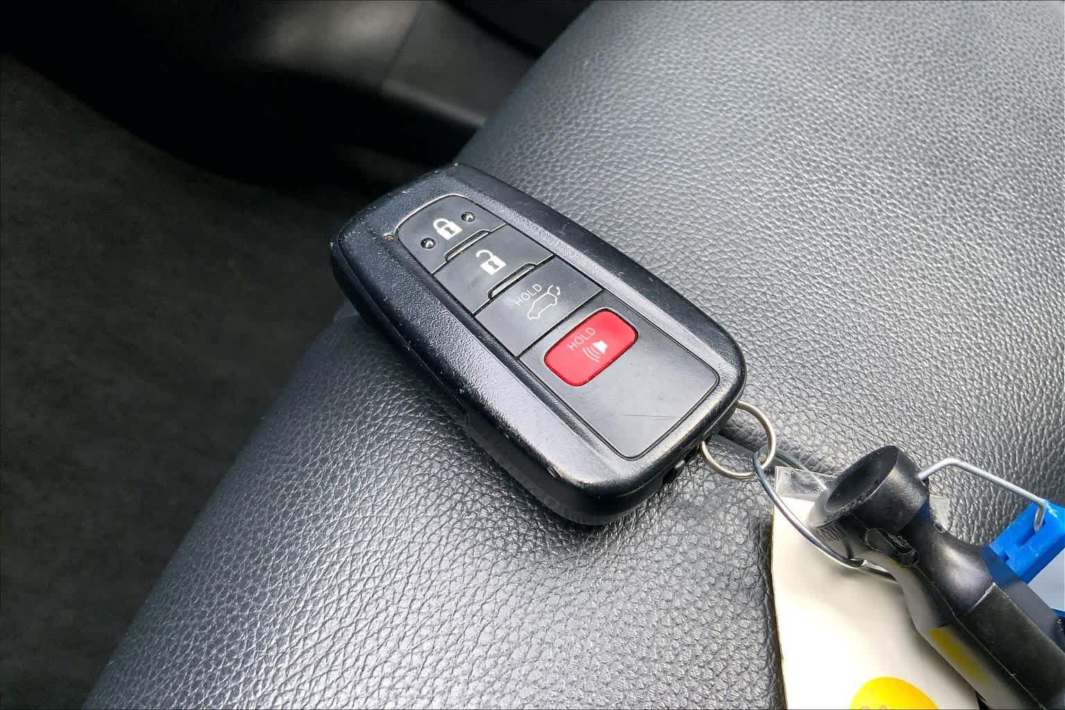 Used 2022 Toyota Highlander XLE AWD/4WD image 13
