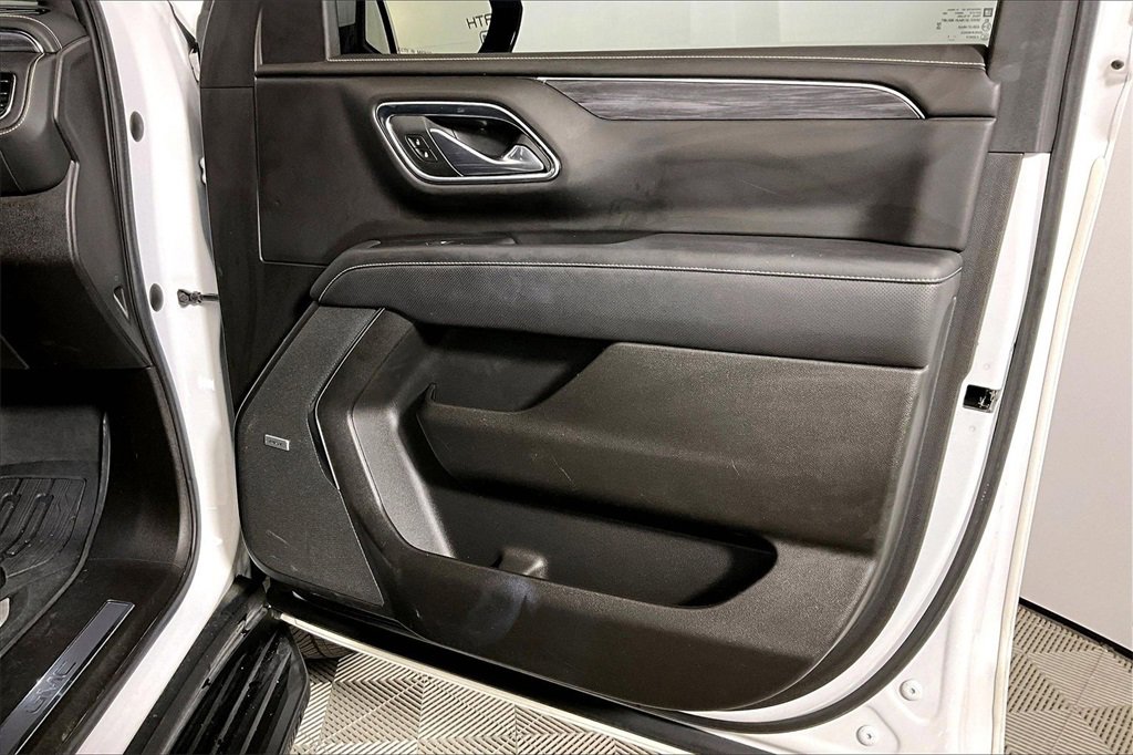 Used 2021 GMC Yukon SLT w/ SLT Premium Package image 19