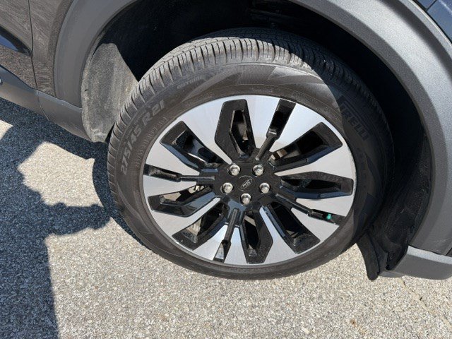 Certified 2025 Ford Explorer Platinum w/ LUX Leather Package AWD/4WD image 40