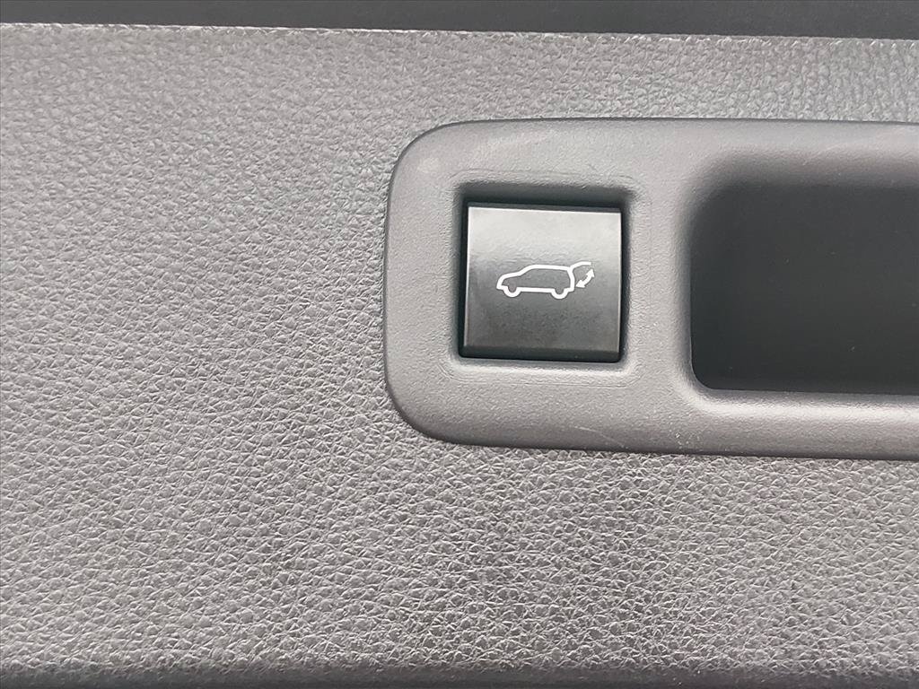 Used 2023 Toyota Highlander XLE FWD image 17