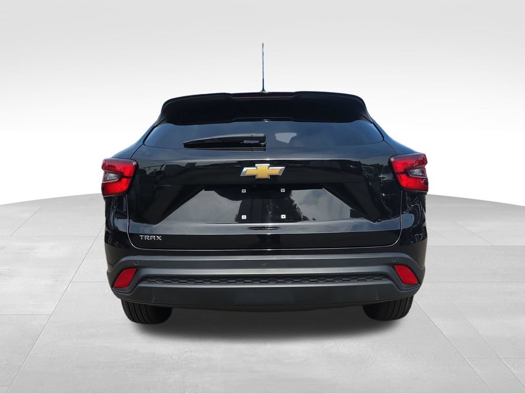 Used 2024 Chevrolet Trax LS w/ Driver Confidence Package FWD image 8