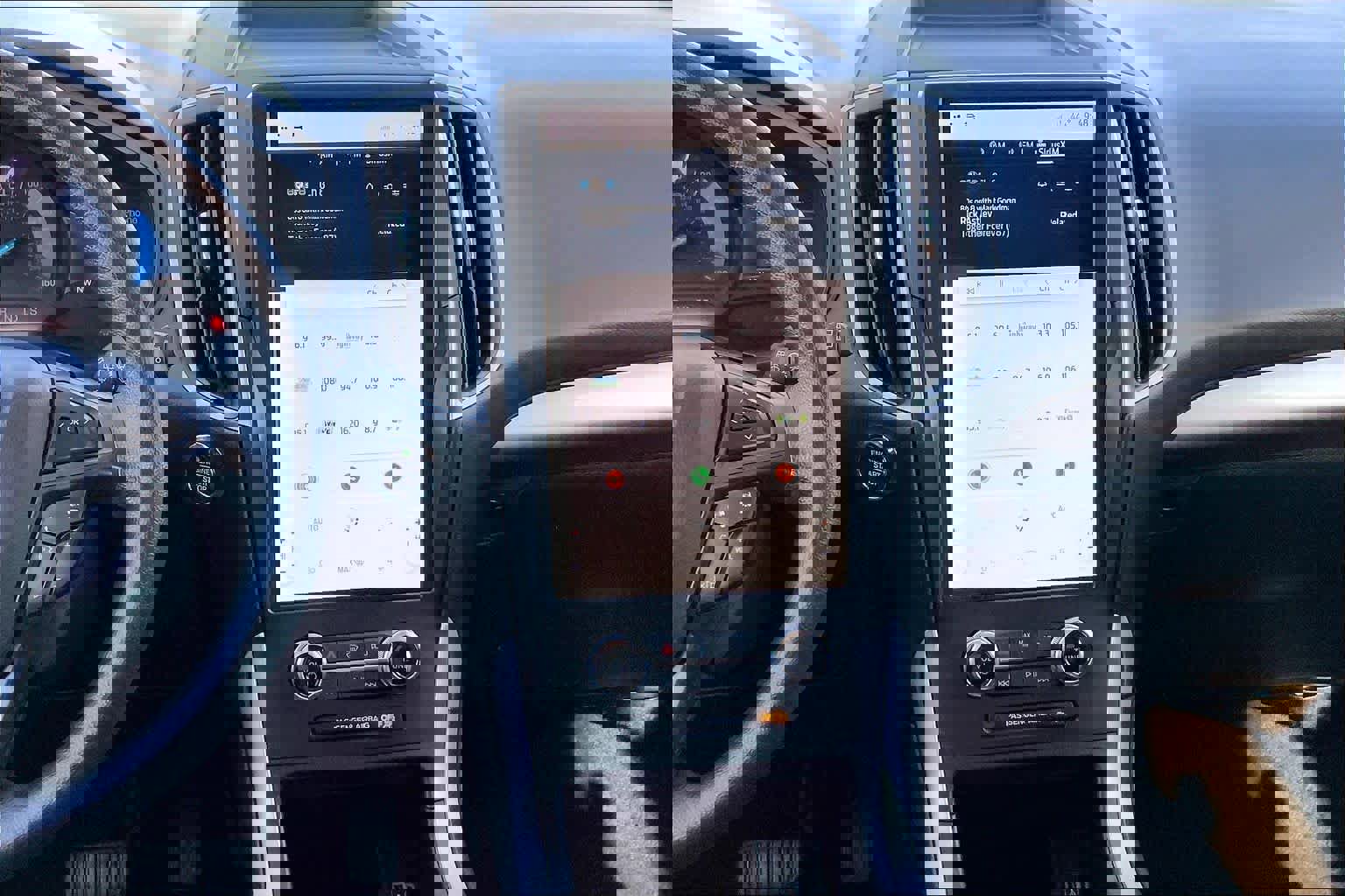 Certified 2024 Ford Edge SE w/ Black Appearance Package image 9