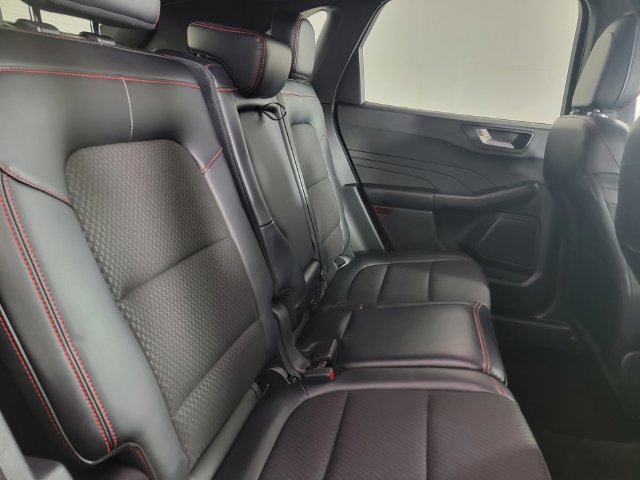 Certified 2023 Ford Escape ST-Line Select AWD/4WD image 17