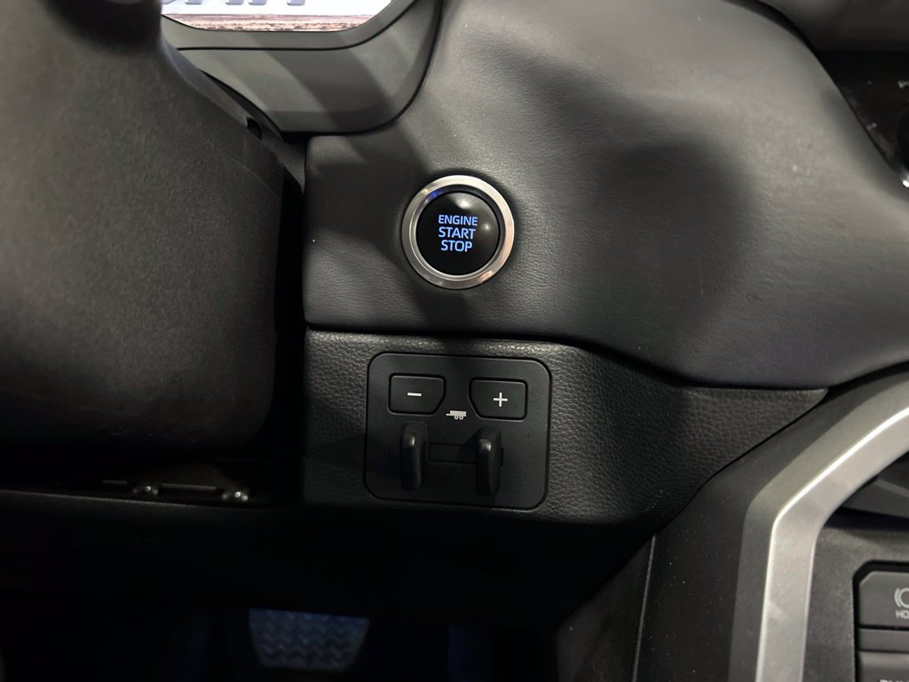 Used 2022 Toyota Tundra Platinum AWD/4WD image 18