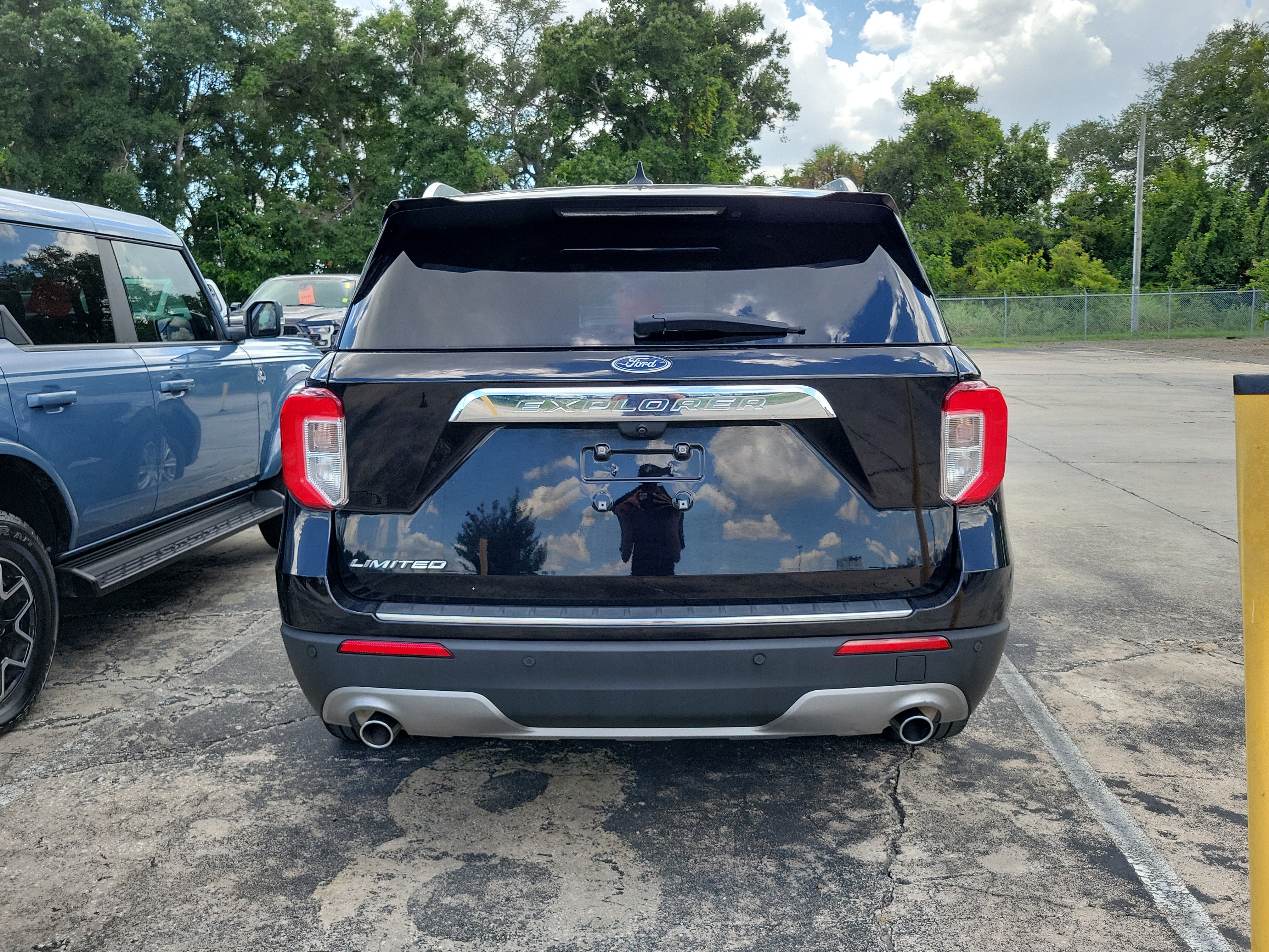 Certified 2023 Ford Explorer Limited w/ Limited Technology Package RWD image 5