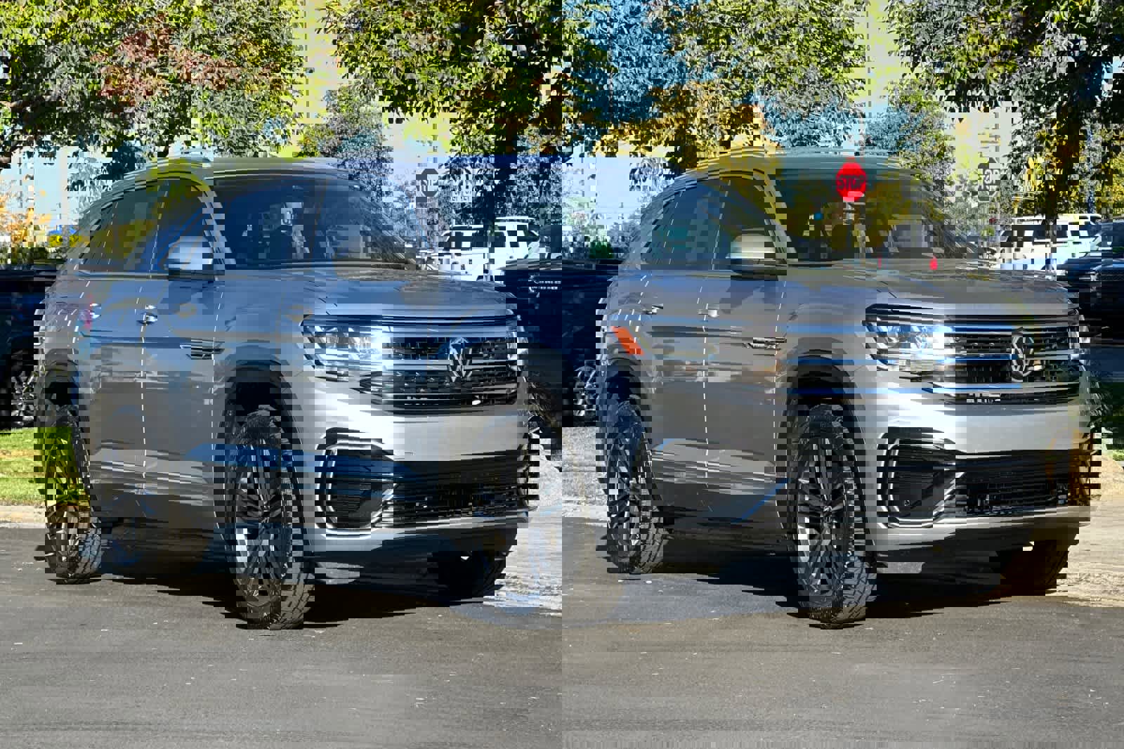 Used 2022 Volkswagen Atlas Cross Sport SEL R-Line image 7