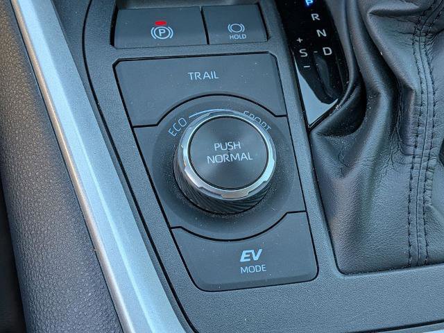 Used 2024 Toyota RAV4 LE image 21