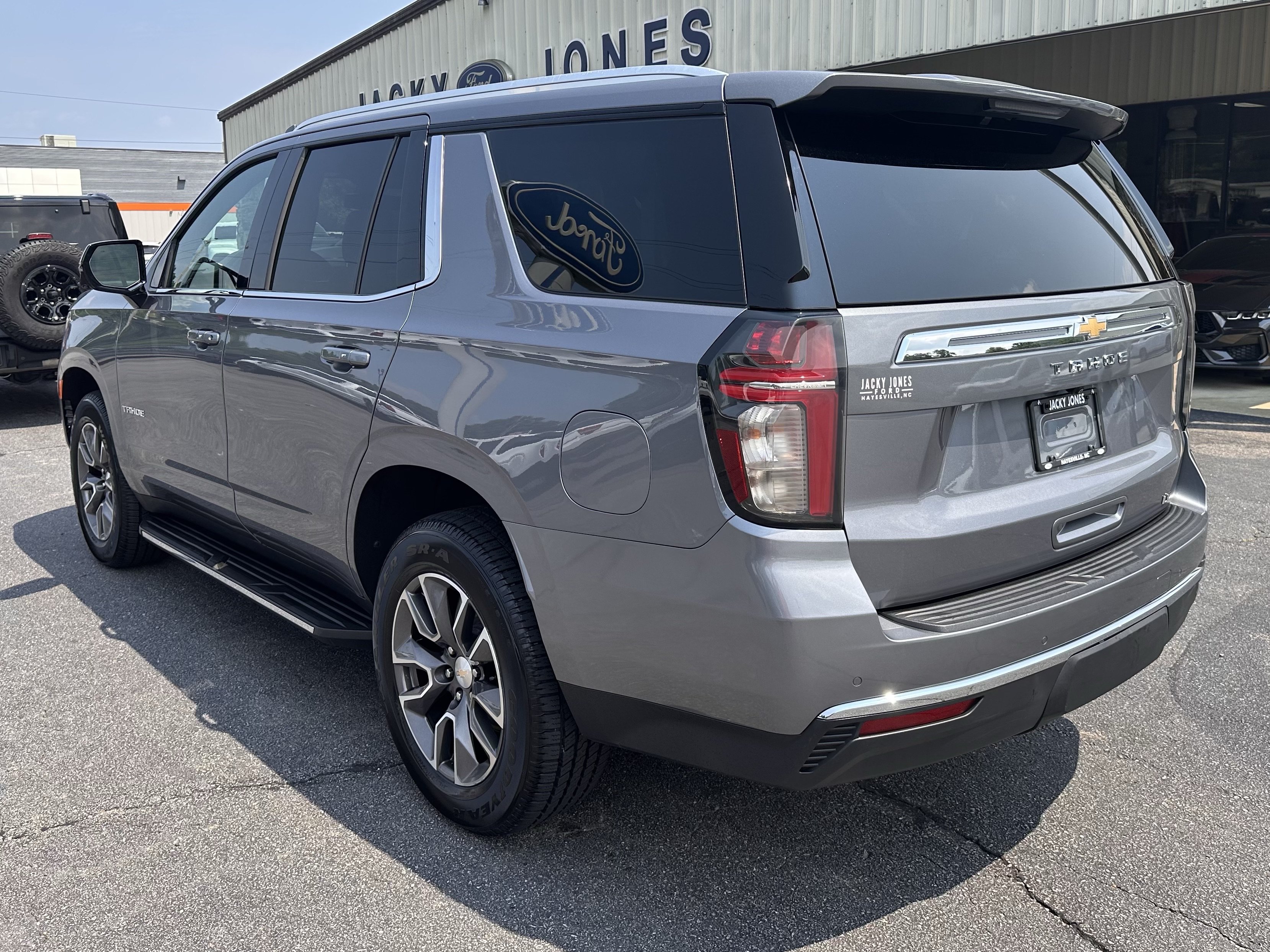 Used 2022 Chevrolet Tahoe LT w/ Luxury Package AWD/4WD image 8