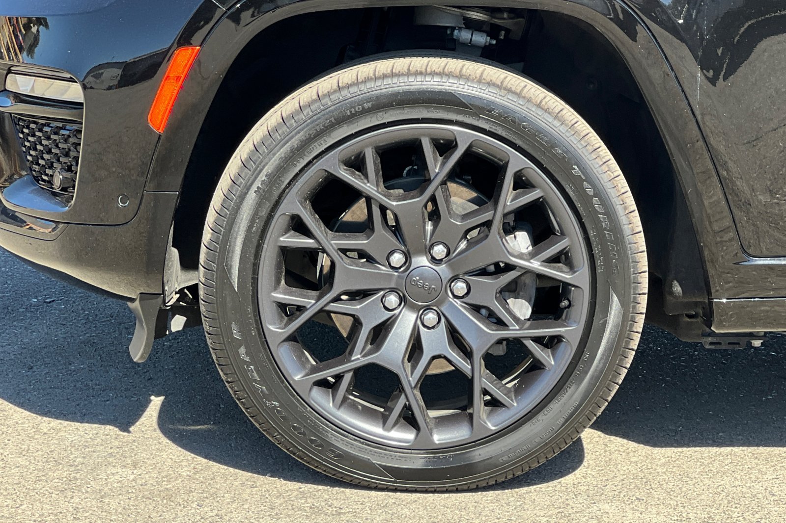 Used 2023 Jeep Grand Cherokee Summit AWD/4WD image 29