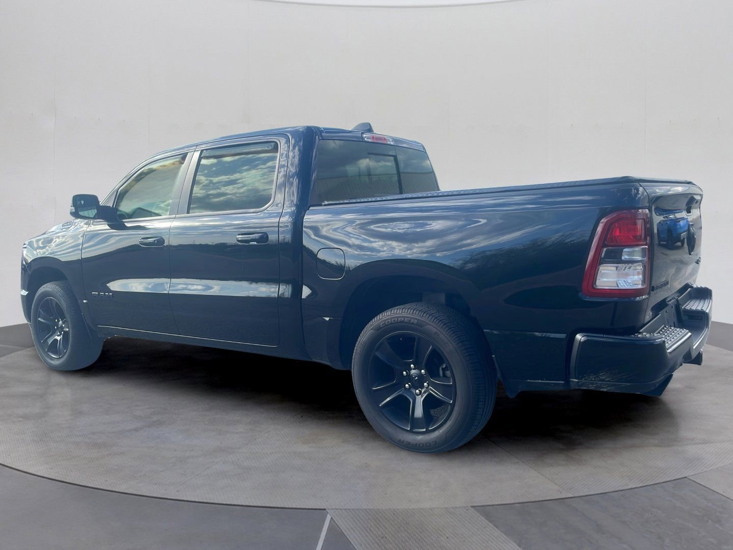 Used 2021 RAM 1500 Big Horn AWD/4WD image 3