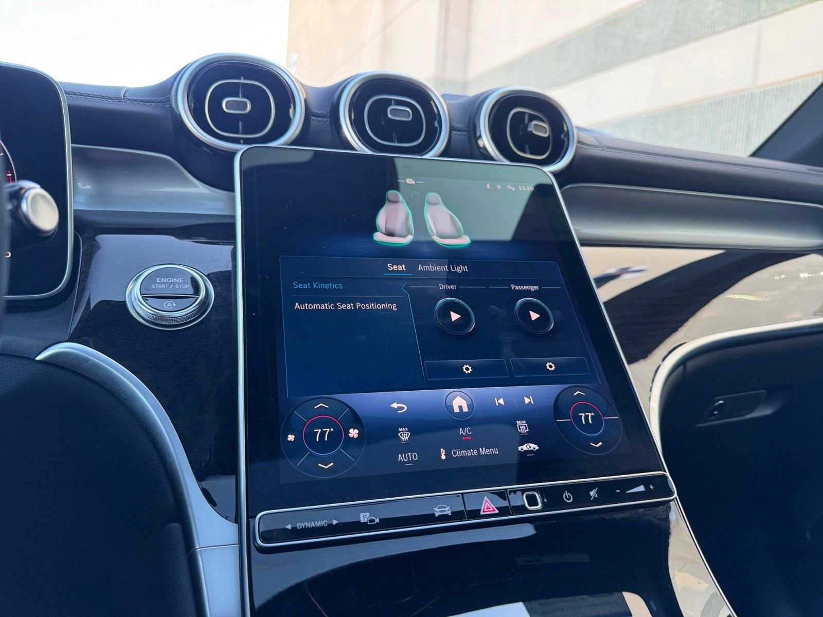 Used 2025 Mercedes-Benz GLC 300 GLC 300 image 25