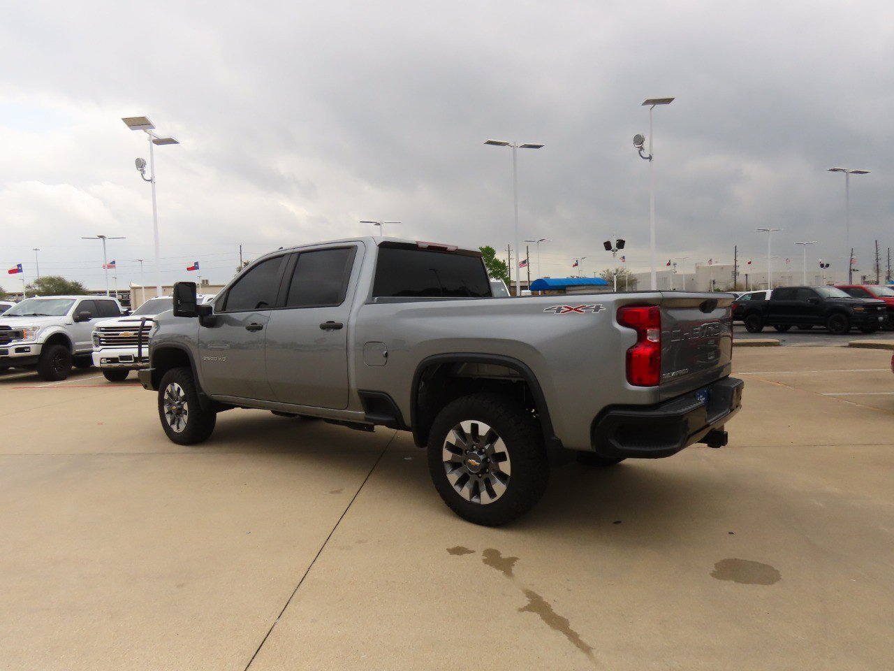 Used 2024 Chevrolet Silverado 2500 Custom w/ Custom Value Package image 3