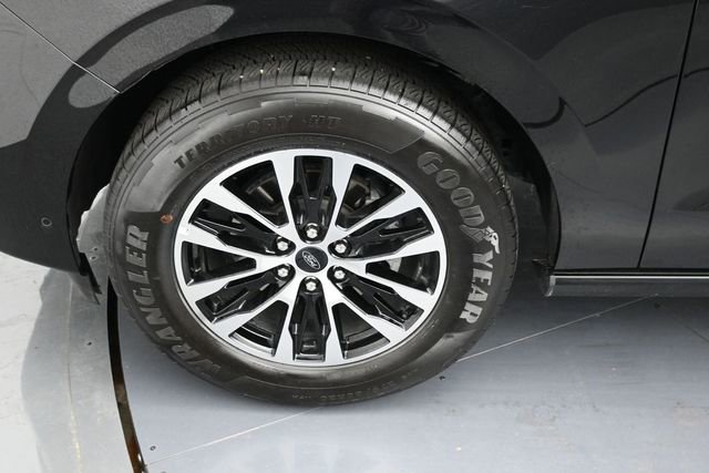 Certified 2025 Ford Expedition Platinum AWD/4WD image 9