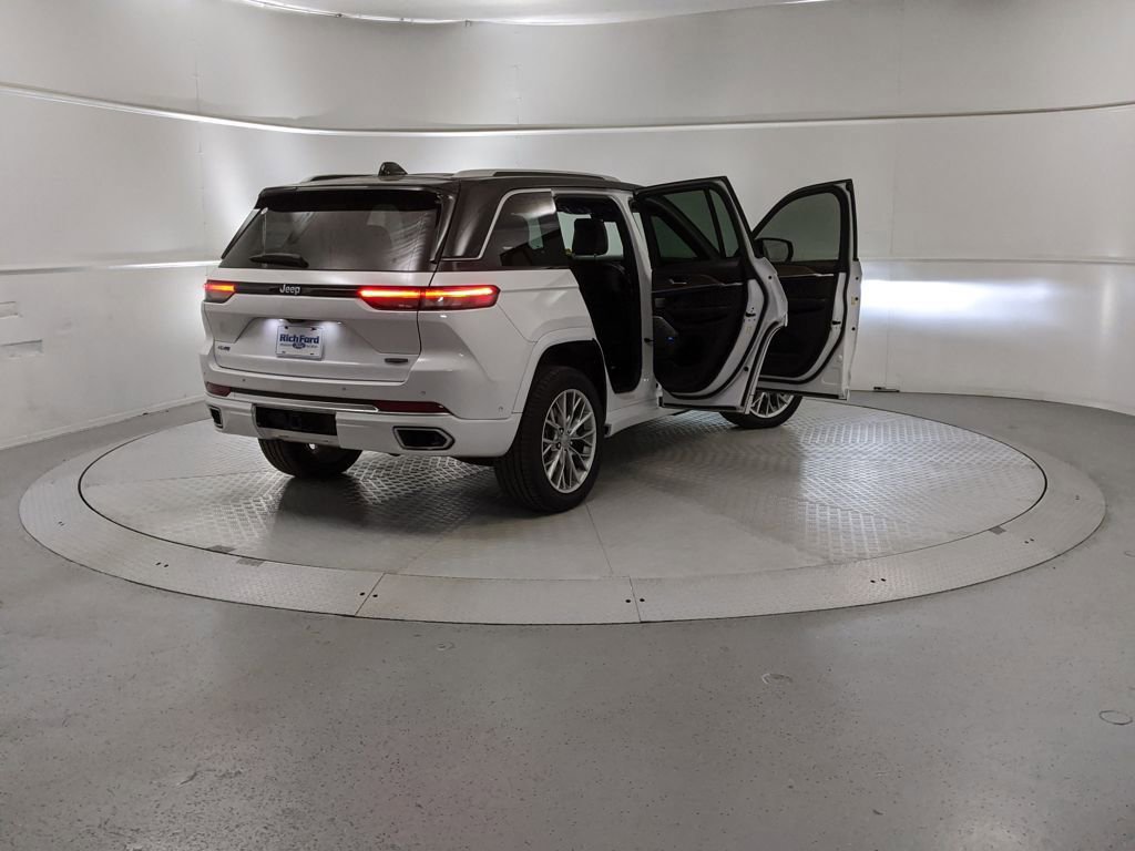 Used 2023 Jeep Grand Cherokee Summit image 10