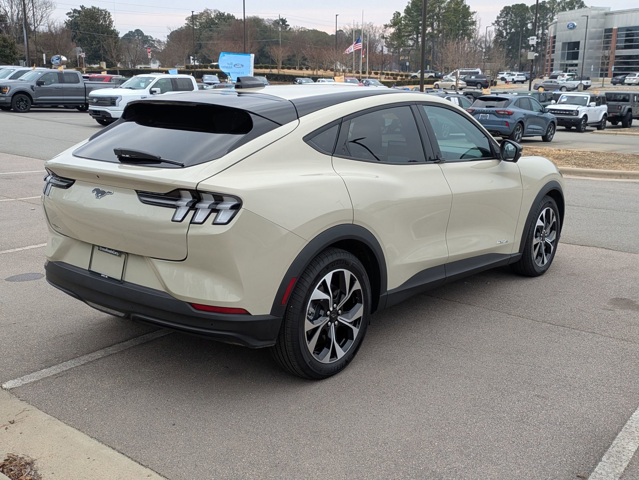 Certified 2025 Ford Mustang Mach-E Select w/ Comfort Package Lite image 6