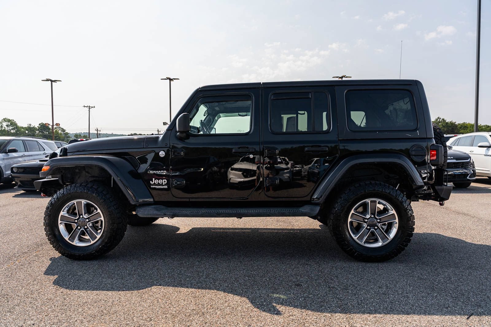 Used 2021 Jeep Wrangler Unlimited Sahara AWD/4WD image 4