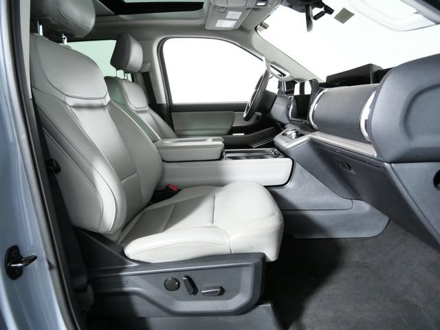 Certified 2025 Ford Expedition Active AWD/4WD image 9
