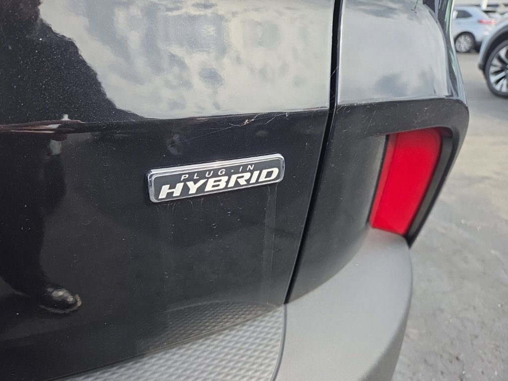 Certified 2024 Ford Escape SE w/ PHEV Premium Package FWD image 13