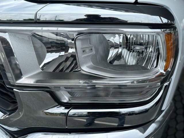 Used 2024 RAM 2500 Tradesman w/ Chrome Appearance Group AWD/4WD image 9