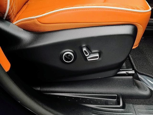 Used 2024 Chrysler Pacifica Pinnacle FWD image 32