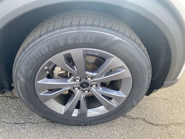 Certified 2023 Ford Explorer XLT w/ Equipment Group 202A AWD/4WD image 9