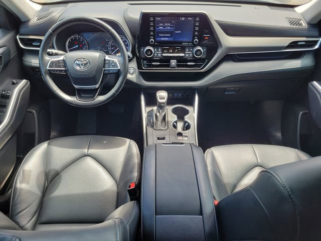 Used 2022 Toyota Highlander XLE image 12