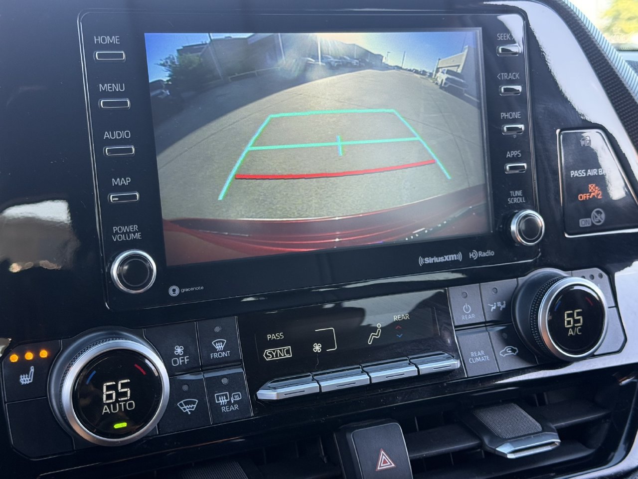 Used 2021 Toyota Highlander XSE FWD image 18